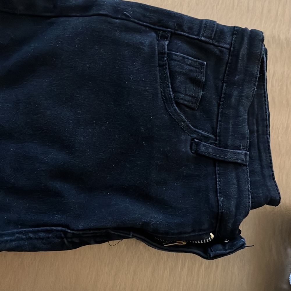 Black Pearl Jeans with Rips - Picture 4 of 5